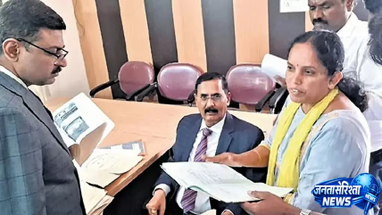 Mandya : 200 एकड़ सरकारी जमीन घोटाला उजागर, फर्जी दस्तावेजों से कब्जा, 9 गिरफ्तार Mandya : 200 एकड़ सरकारी जमीन घोटाला उजागर, फर्जी दस्तावेजों से कब्जा, 9 गिरफ्तार
