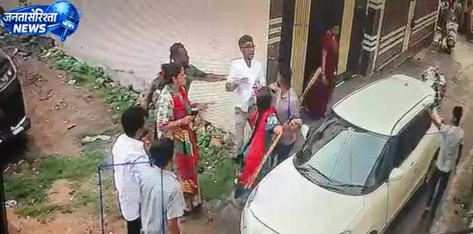 रास्ता रोककर मारपीट, दांत तोड़ने और धमकी देने का आरोप, पुलिस से कार्रवाई की मांग रास्ता रोककर मारपीट, दांत तोड़ने और धमकी देने का आरोप, पुलिस से कार्रवाई की मांग