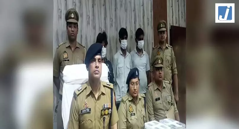 मोबाइल स्नैचिंग और टप्पेबाजी गिरोह का भंडाफोड़, 3 आरोपी गिरफ्तार; 28 मोबाइल और स्कूटी बरामद मोबाइल स्नैचिंग और टप्पेबाजी गिरोह का भंडाफोड़, 3 आरोपी गिरफ्तार; 28 मोबाइल और स्कूटी बरामद