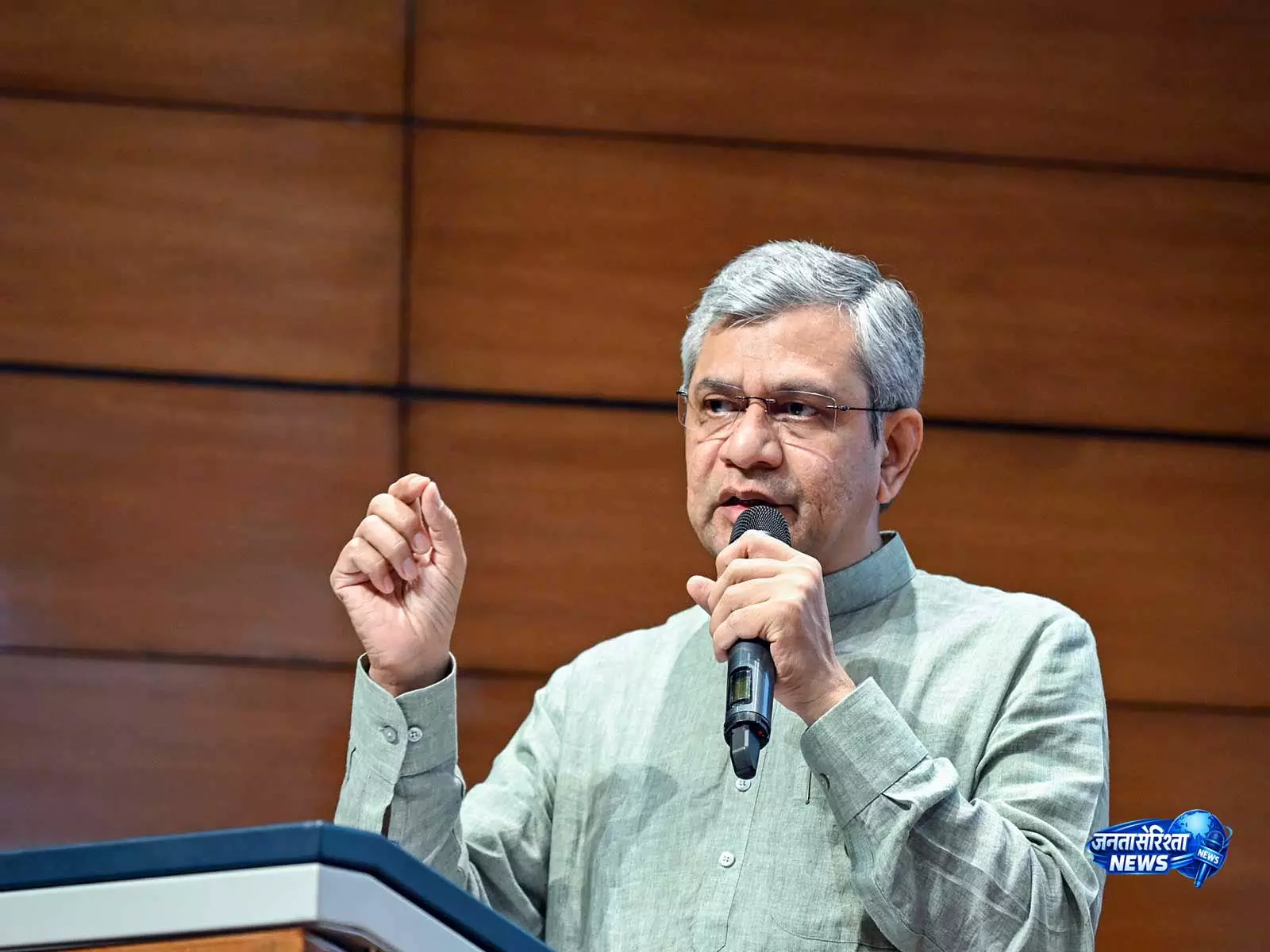 Mumbai-अहमदाबाद बुलेट ट्रेन प्रोजेक्ट 80% पूरा, 2027 में पहले सेक्शन के खुलने की संभावना Mumbai-अहमदाबाद बुलेट ट्रेन प्रोजेक्ट 80% पूरा, 2027 में पहले सेक्शन के खुलने की संभावना