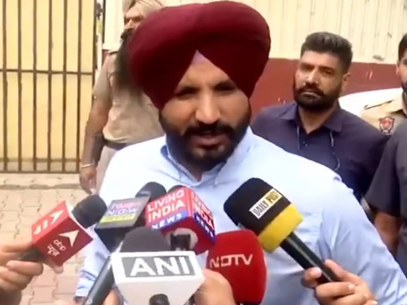 Punjab के लिए मिलकर लड़ेंगे: राजा वडिंग ने चरणजीत चन्नी के साथ मतभेद की बात को खारिज किया Punjab के लिए मिलकर लड़ेंगे: राजा वडिंग ने चरणजीत चन्नी के साथ मतभेद की बात को खारिज किया