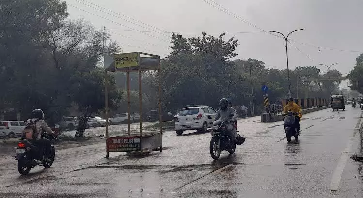 Jind: बारिश के बाद चिपचिपी गर्मी से जनजीवन प्रभावित Jind: बारिश के बाद चिपचिपी गर्मी से जनजीवन प्रभावित