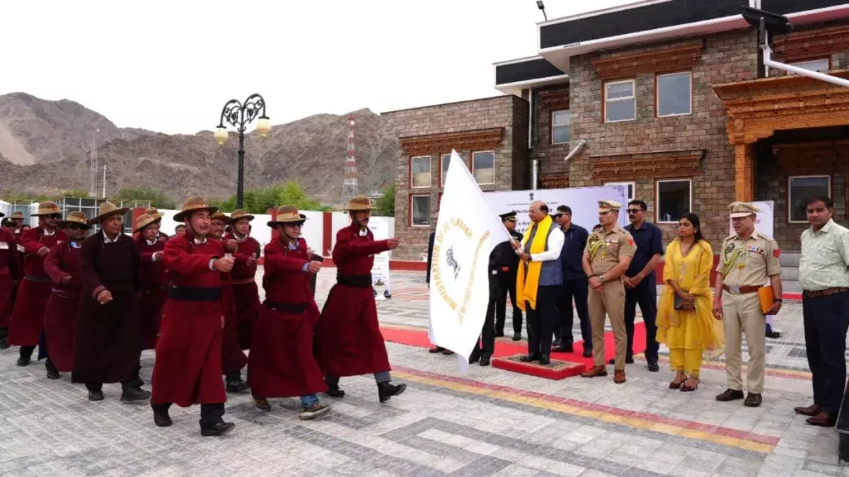 Leh: 100 पूर्व सैनिकों की ईपीएफ में तैनाती, पर्यावरण संरक्षण को मिलेगी मजबूती Leh: 100 पूर्व सैनिकों की ईपीएफ में तैनाती, पर्यावरण संरक्षण को मिलेगी मजबूती