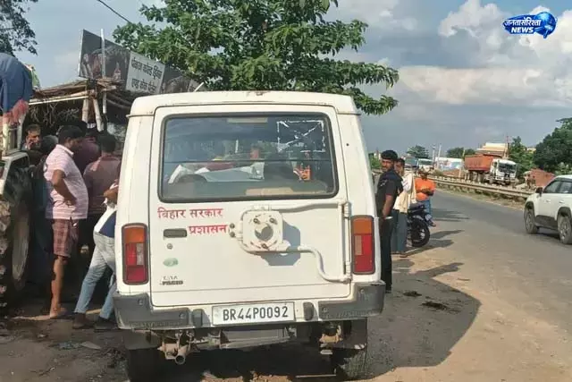 बक्सर सड़क हादसे में दो लोग घायल बक्सर सड़क हादसे में दो लोग घायल
