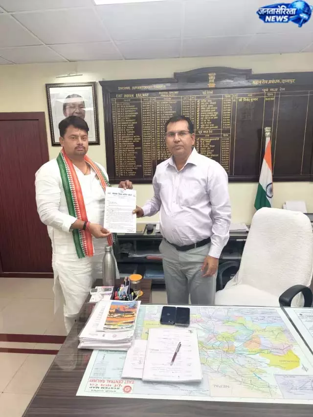 DRM को ज्ञापन देकर गुमटी खोलने की मांग DRM को ज्ञापन देकर गुमटी खोलने की मांग