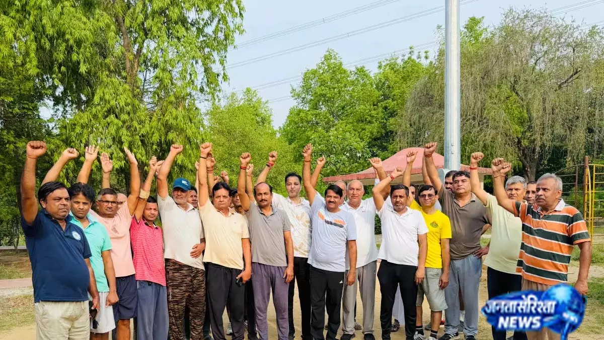 Greater नोएडा में पार्क की बदहाल स्थिति पर लोगों का हंगामा Greater नोएडा में पार्क की बदहाल स्थिति पर लोगों का हंगामा