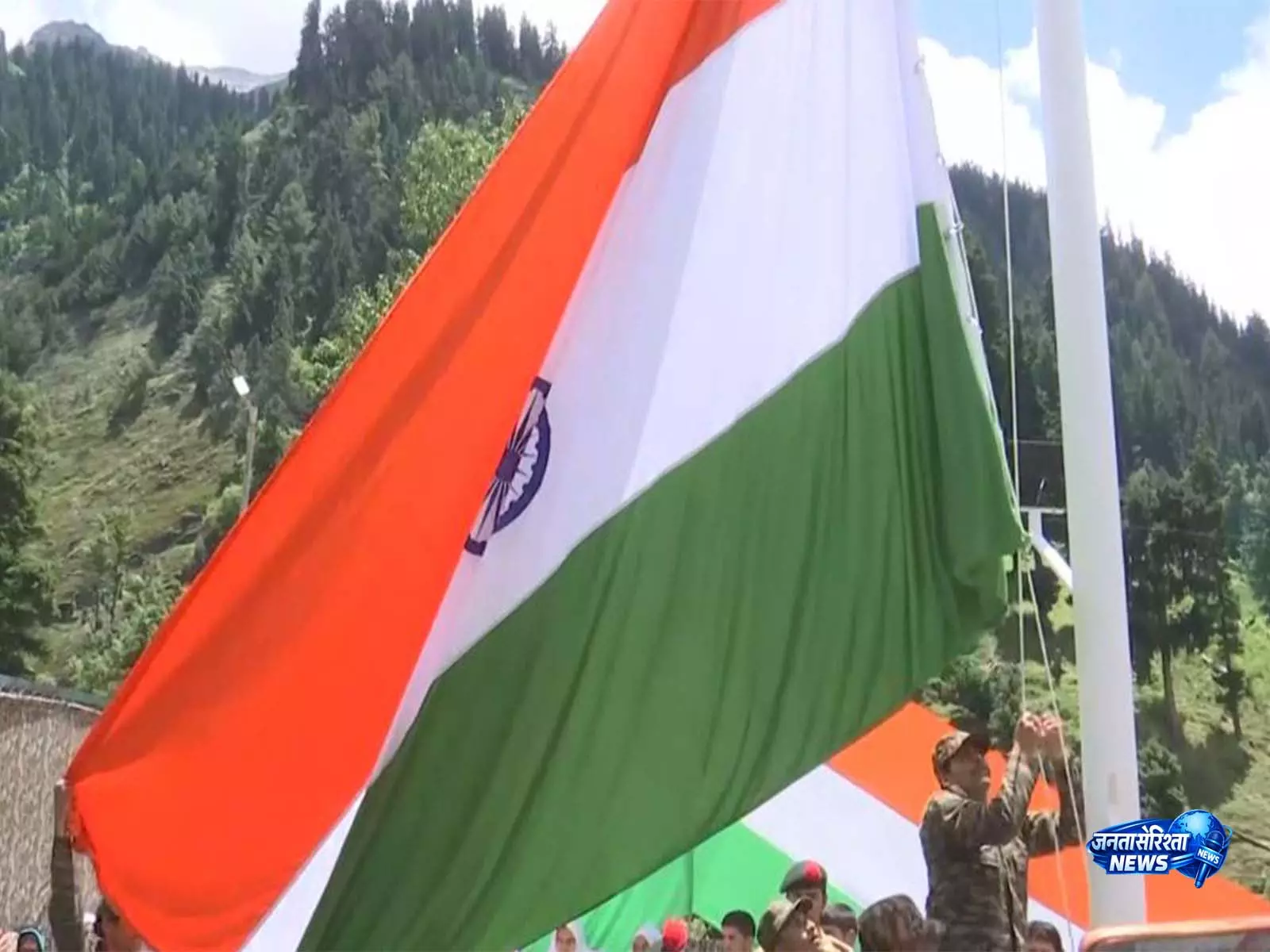 J-K: चिनार कॉर्प्स ने चंदनवाड़ी में ऊंचे राष्ट्रीय ध्वज को देश को किया समर्पित J-K: चिनार कॉर्प्स ने चंदनवाड़ी में ऊंचे राष्ट्रीय ध्वज को देश को किया समर्पित