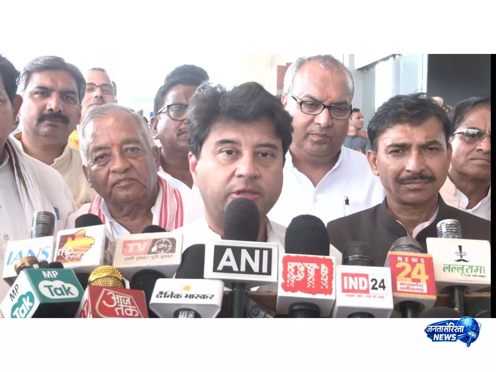 “जैसी करनी वैसी भरनी”: Congress के अंदरूनी संकट पर ज्योतिरादित्य सिंधिया का तंज “जैसी करनी वैसी भरनी”: Congress के अंदरूनी संकट पर ज्योतिरादित्य सिंधिया का तंज