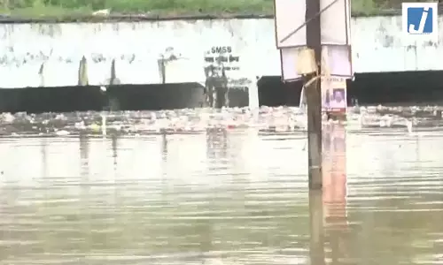 Raipur Video: भारी बारिश के कारण शहर के कई इलाकों में जलभराव, गुढ़ियारी अंडरब्रिज का नजारा... Raipur Video: भारी बारिश के कारण शहर के कई इलाकों में जलभराव, गुढ़ियारी अंडरब्रिज का नजारा...