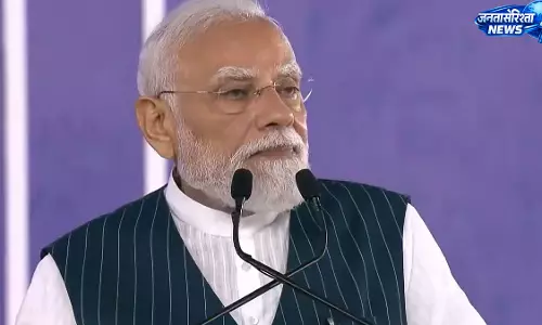 साणंद सेमीकंडक्टर उद्घाटन में PM का मजाकिया अंदाज, ‘पंचायत’ डायलॉग पर गूंजी तालियां साणंद सेमीकंडक्टर उद्घाटन में PM का मजाकिया अंदाज, ‘पंचायत’ डायलॉग पर गूंजी तालियां