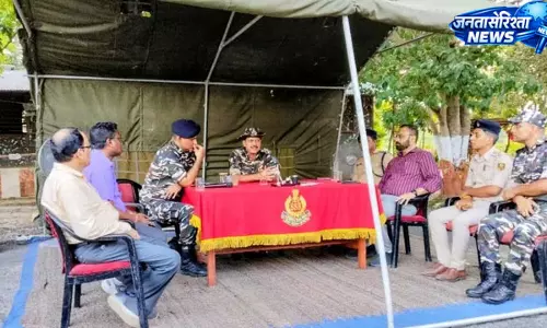 मधवापुर में SSB और ग्रामीणों के बीच बॉर्डर बैरिकेडिंग विवाद पर वार्ता मधवापुर में SSB और ग्रामीणों के बीच बॉर्डर बैरिकेडिंग विवाद पर वार्ता