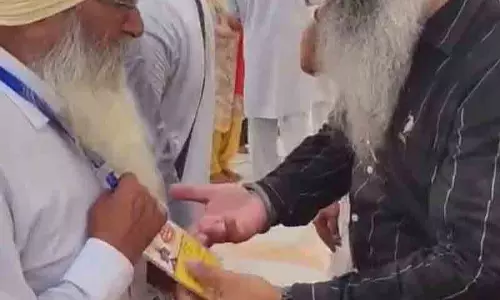 Amritsar स्वर्ण मंदिर में सीएम फोटो वाली आईडी हटाने के निर्देश Amritsar स्वर्ण मंदिर में सीएम फोटो वाली आईडी हटाने के निर्देश