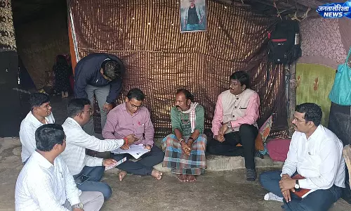 कर्नाटक में वोटर रोल SIR प्रक्रिया धीमी, 2002 रिकॉर्ड ट्रेस करने में दिक्कत कर्नाटक में वोटर रोल SIR प्रक्रिया धीमी, 2002 रिकॉर्ड ट्रेस करने में दिक्कत