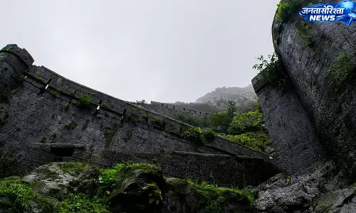 लोहागढ़ किला विवाद: AMGM ने गलत प्रस्तुति पर जताई आपत्ति लोहागढ़ किला विवाद: AMGM ने गलत प्रस्तुति पर जताई आपत्ति