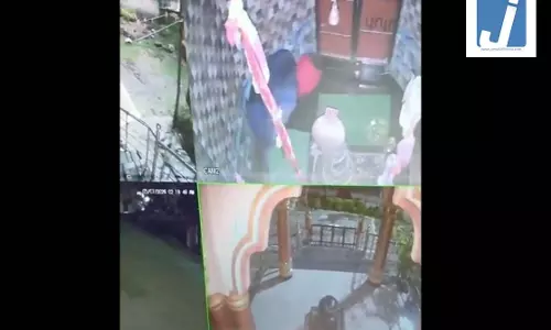 महादेव मंदिर में चोरी की वारदात, सामने आया LIVE वीडियो महादेव मंदिर में चोरी की वारदात, सामने आया LIVE वीडियो