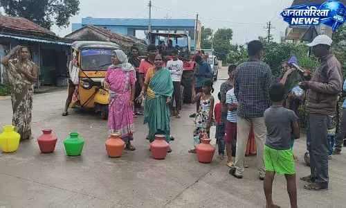 Mirzapalli : पानी संकट पर ग्रामीणों का प्रदर्शन, मिशन भागीरथ आपूर्ति ठप होने से सड़क जाम