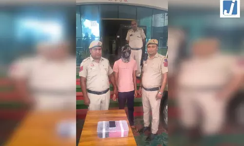 पुलिस ने महिला से iPhone छीनने वाले आरोपी को 6 घंटे में किया गिरफ्तार पुलिस ने महिला से iPhone छीनने वाले आरोपी को 6 घंटे में किया गिरफ्तार