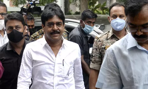 Bengal: पूर्व TMC विधायक सौकत मोल्ला पर यौन उत्पीड़न का केस दर्ज Bengal: पूर्व TMC विधायक सौकत मोल्ला पर यौन उत्पीड़न का केस दर्ज