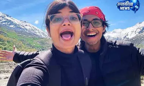 Manali में रहकर काम कर रहा कॉर्पोरेट जोड़ा Manali में रहकर काम कर रहा कॉर्पोरेट जोड़ा
