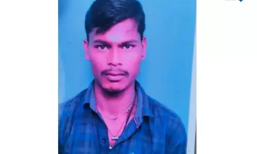 Odisha : प्रवासी मजदूर केरल में संदिग्ध हालात में मृत मिला, जांच की मांग तेज Odisha : प्रवासी मजदूर केरल में संदिग्ध हालात में मृत मिला, जांच की मांग तेज