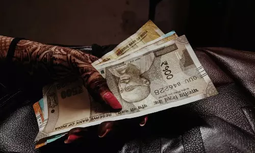 Odisha : विजिलेंस की बड़ी कार्रवाई, सरपंच 20 हजार रिश्वत लेते गिरफ्तार Odisha : विजिलेंस की बड़ी कार्रवाई, सरपंच 20 हजार रिश्वत लेते गिरफ्तार