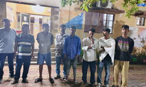 चाईबासा में अवैध शराब और नशाखोरी पर बड़ी कार्रवाई, छापेमारी में 8 लोग पकड़े गए