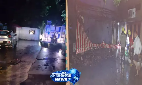 रायपुर में कलेक्टर बंगले के पास लगी भीषण आग से मचा हड़कंप रायपुर में कलेक्टर बंगले के पास लगी भीषण आग से मचा हड़कंप