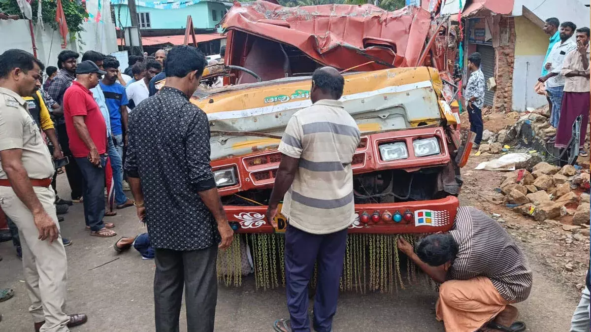 रफ्तार और मोबाइल की सनक! कोट्टाराक्कारा टिपर हादसे पर MVD का बड़ा खुलासा
