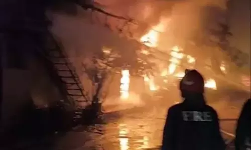 Midnight को फतेहपुर में आग से हड़कंप