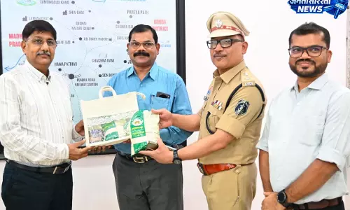 महिला स्व-सहायता समूहों के ‘विष्णु भोग’ चावल की खुशबू पहुंची पुलिस मुख्यालय तक महिला स्व-सहायता समूहों के ‘विष्णु भोग’ चावल की खुशबू पहुंची पुलिस मुख्यालय तक