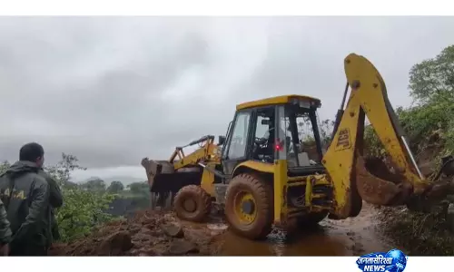 Lonavala के राजमाची किले जाने वाला रास्ता भूस्खलन से बंद, सफाई कार्य जारी