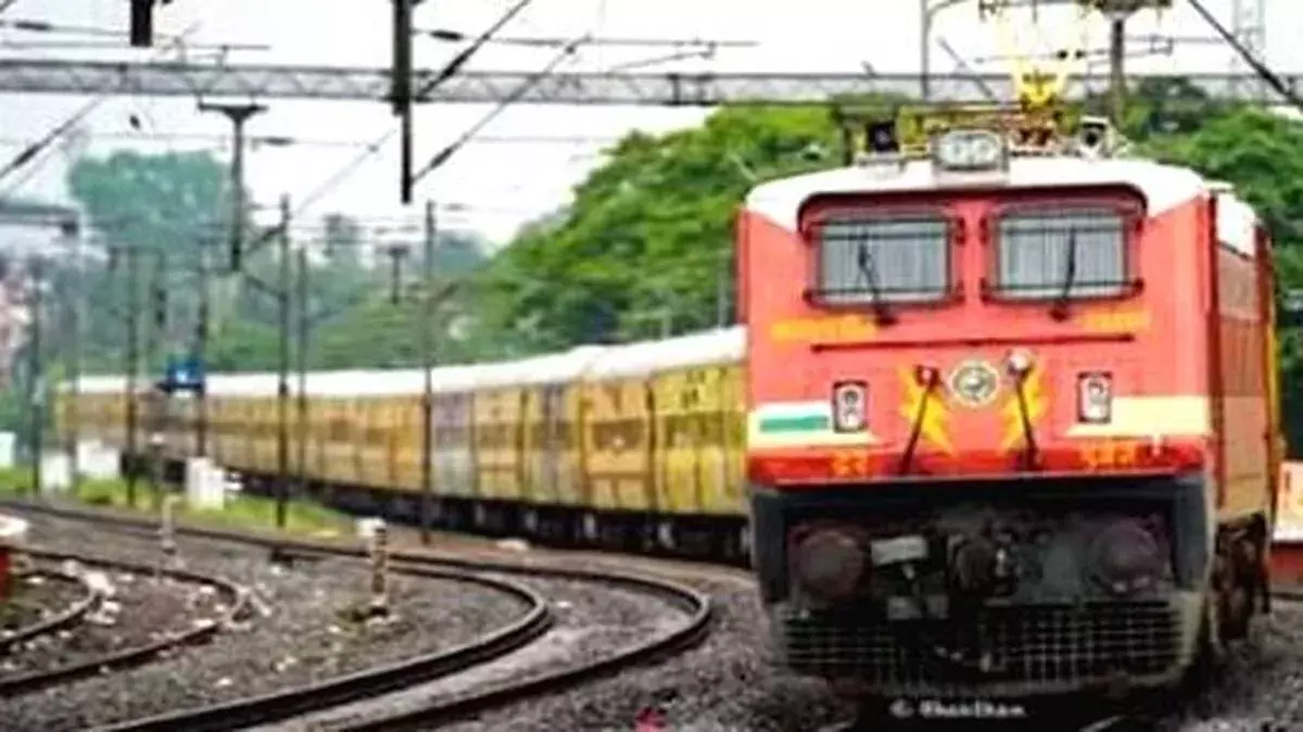 तिरुवनंतपुरम में ट्रेन की चपेट में आने से एक व्यक्ति गंभीर रूप से घायल