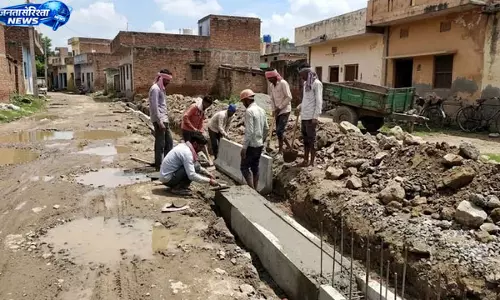 Bihar : बरारी श्मशान घाट मार्ग पर जलजमाव से राहत की तैयारी Bihar : बरारी श्मशान घाट मार्ग पर जलजमाव से राहत की तैयारी