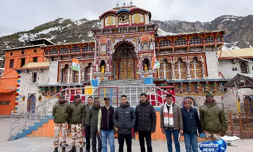 Badrinath-केदारनाथ मंदिर समिति को सालाना 80-85 करोड़ का चढ़ावा, कई विभागों के बजट से ज्यादा Badrinath-केदारनाथ मंदिर समिति को सालाना 80-85 करोड़ का चढ़ावा, कई विभागों के बजट से ज्यादा