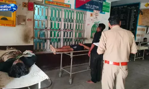 Badaun : भीषण सड़क हादसा, पिकअप-बाइक की टक्कर में दो युवकों की मौत