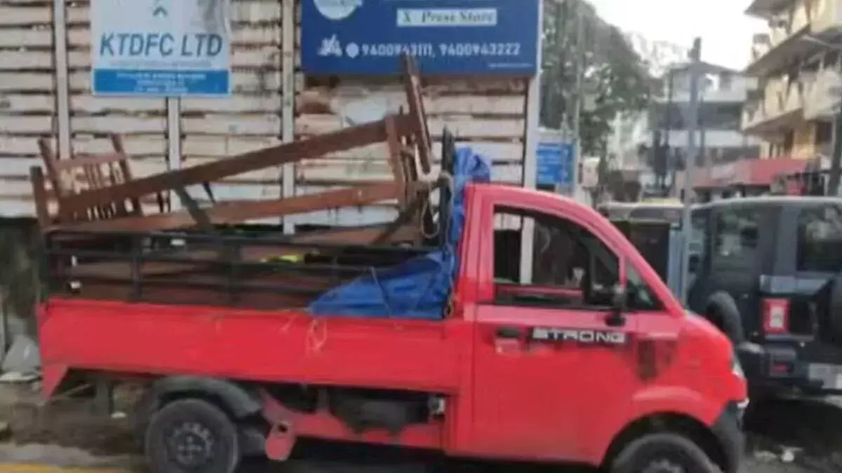 महाराजा कॉलेज हॉस्टल से बेड चुराने की कोशिश, पूर्व छात्र हिरासत में लिया गया