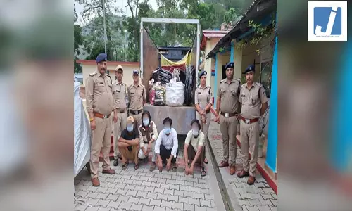 बिजली लाइन का सामान चुराने के आरोप में चार लोग गिरफ्तार बिजली लाइन का सामान चुराने के आरोप में चार लोग गिरफ्तार
