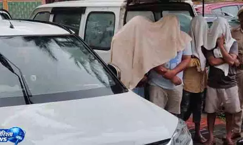 Bhubaneswar शराब रैकेट का भंडाफोड़; चार पकड़े गए Bhubaneswar शराब रैकेट का भंडाफोड़; चार पकड़े गए