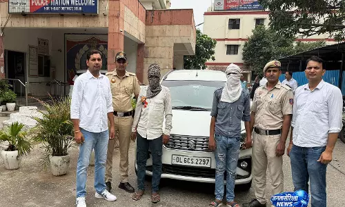 Delhi में हुई लूट के मामले में चोरी की कार और मोबाइल फ़ोन बरामद, 3 लोग गिरफ़्तार Delhi में हुई लूट के मामले में चोरी की कार और मोबाइल फ़ोन बरामद, 3 लोग गिरफ़्तार