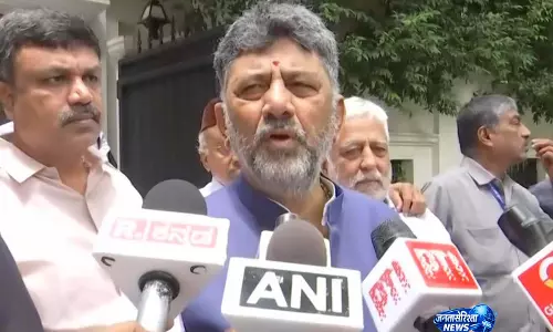 कर्नाटक: SIR प्रक्रिया के बीच डीके शिवकुमार ने मतदाताओं से अधिकारों की रक्षा की अपील की कर्नाटक: SIR प्रक्रिया के बीच डीके शिवकुमार ने मतदाताओं से अधिकारों की रक्षा की अपील की
