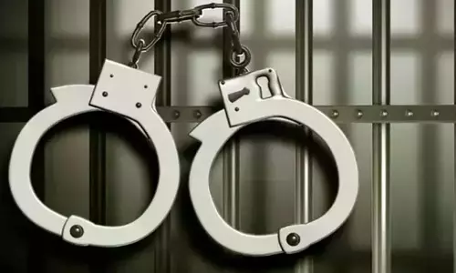 मननथवाडी में चोरी का खुलासा, आदतन चोर गिरफ्तार; लाखों के सोने के गहने बरामद मननथवाडी में चोरी का खुलासा, आदतन चोर गिरफ्तार; लाखों के सोने के गहने बरामद
