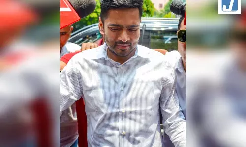 टीएमसी सांसद अभिषेक बनर्जी की मुश्किलें बढ़ी टीएमसी सांसद अभिषेक बनर्जी की मुश्किलें बढ़ी