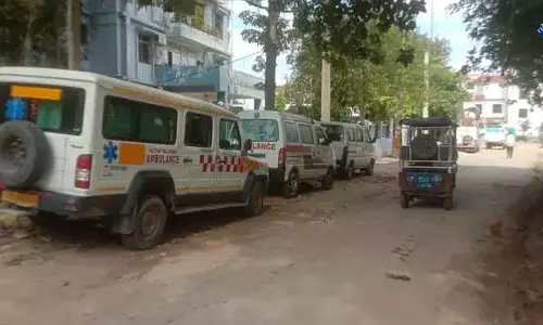 सदर अस्पताल में एंबुलेंस व्यवस्था पर सवाल सदर अस्पताल में एंबुलेंस व्यवस्था पर सवाल