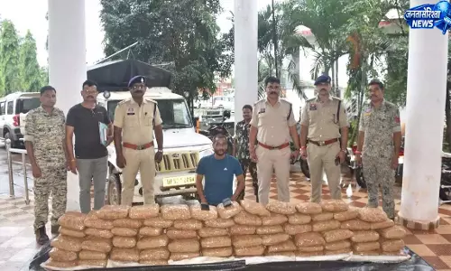 गांजा तस्करी का बड़ा खुलासा, 1.07 करोड़ का 214 किलो गांजा जब्त, तस्कर गिरफ्तार गांजा तस्करी का बड़ा खुलासा, 1.07 करोड़ का 214 किलो गांजा जब्त, तस्कर गिरफ्तार