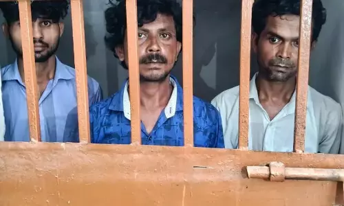 Jalaun में खाकी पर हमला, पुलिस की बड़ी कार्रवाई Jalaun में खाकी पर हमला, पुलिस की बड़ी कार्रवाई