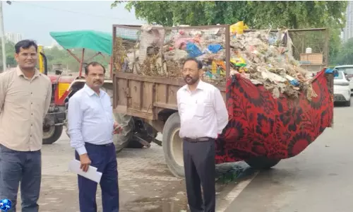 Strike के बीच ग्रेटर नोएडा में सफाई पर एक्शन, ठेकेदार पर जुर्माना Strike के बीच ग्रेटर नोएडा में सफाई पर एक्शन, ठेकेदार पर जुर्माना