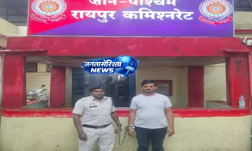 रायपुर में फर्जी दस्तावेज रैकेट का खुलासा, च्वॉइस सेंटर संचालक गिरफ्तार रायपुर में फर्जी दस्तावेज रैकेट का खुलासा, च्वॉइस सेंटर संचालक गिरफ्तार