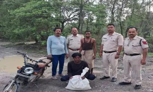 अवैध महुआ शराब के साथ दो आरोपी गिरफ्तार, आबकारी विभाग की बड़ी कार्रवाई