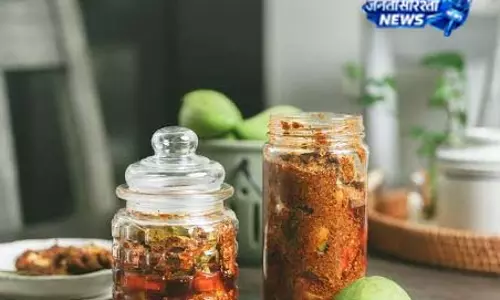 अचार लंबे समय तक खराब न हो: अपनाएं ये आसान तरीका