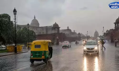 Delhi-NCR में बारिश से मौसम हुआ सुहाना